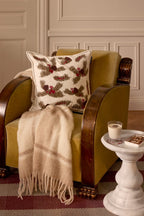 VI 20138_6868c66b16-lexington_christmas_livingroom_sofa_plaed_011.jpg