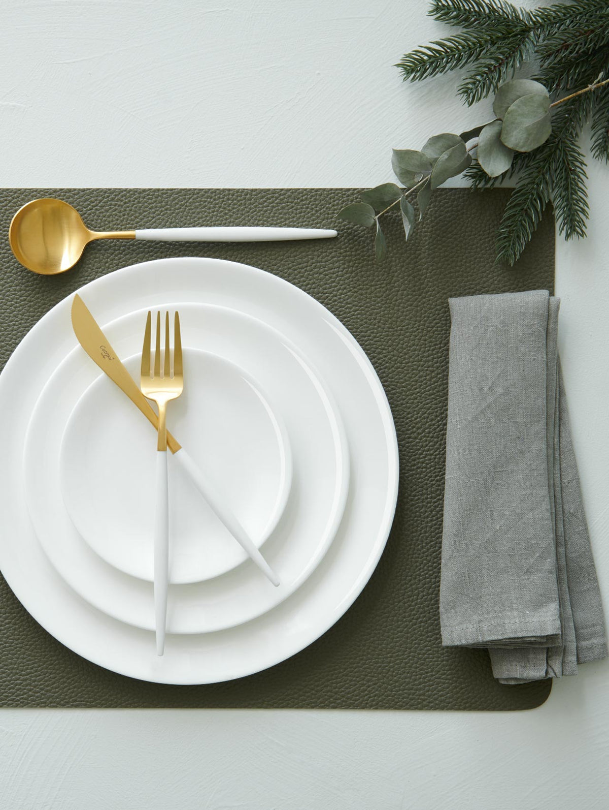 VI Atable-Tellerset_dfb5d64d-81b5-450d-8c76-9f4a859b6778.jpg