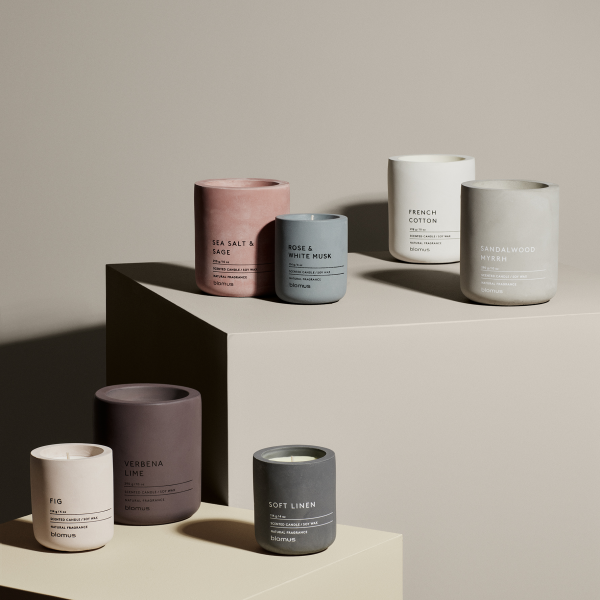 blomus FRAGA Duftkerze – Sandalwood Myrrh im Betonbehälter