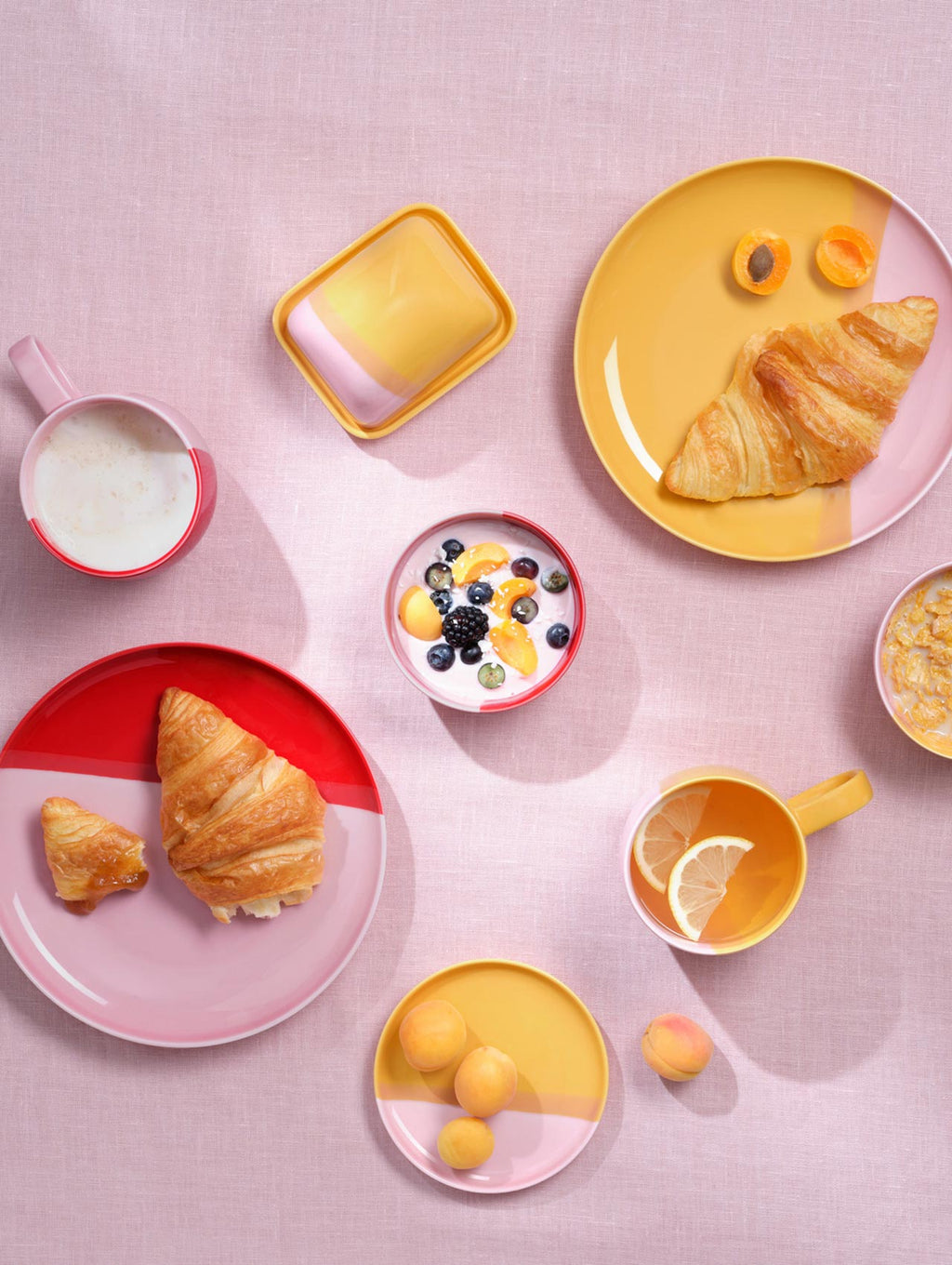 VI Joy-strawberry-passionfruit-smoothie-Fruehstueck-topview_c90f3aeb-d6a3-48d5-b081-c1ed4e4124fa.jpg